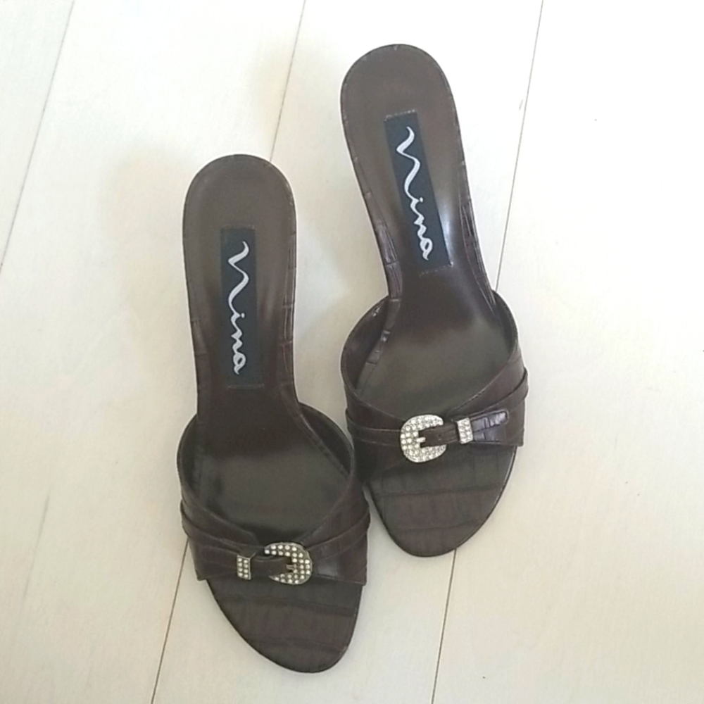 Adorable slip on heels NWOT